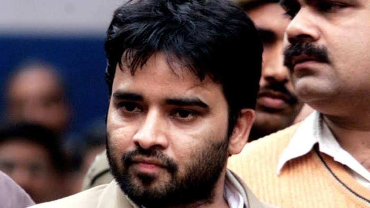 जेल में बंद आतंकी अफताब के पास कैसा पहुंचा स्मार्टफोन, छापेमारी के दौरान भारी मात्रा में कैश भी बरामद