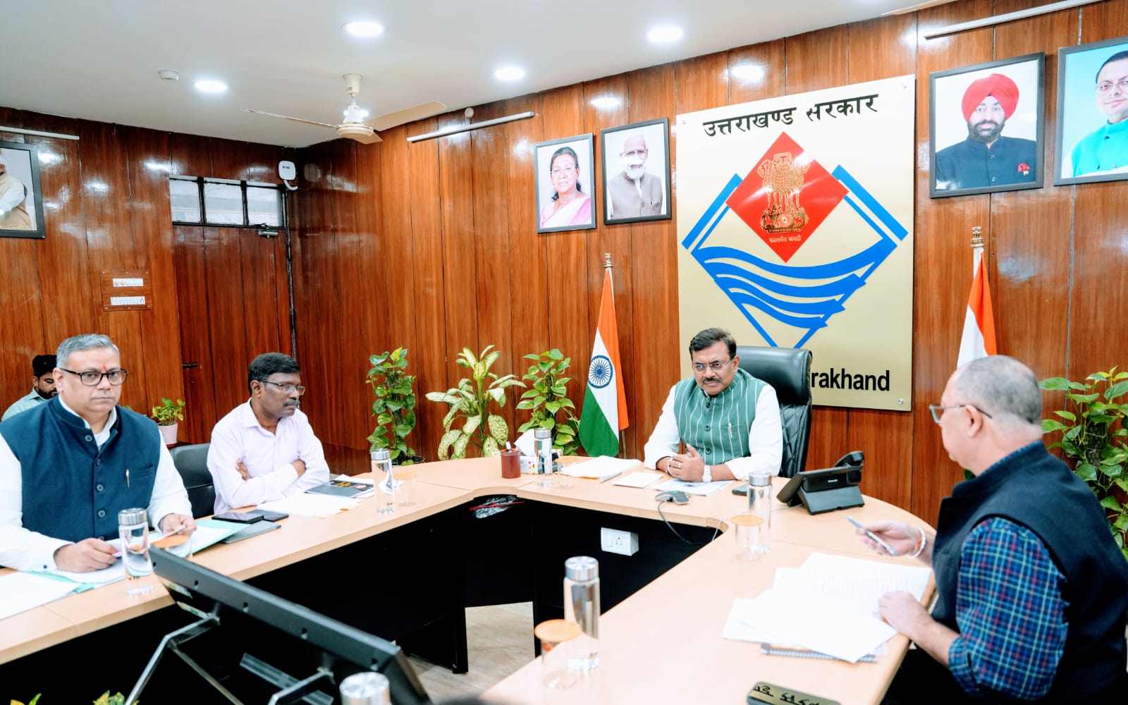 Uttarakhand News: ज्योलिकोट दूषित पेयजल मामले पर मुख्य सचिव ने ली बैठक, अधिकारियों की लापरवाही पर जताई कड़ी नाराजगी