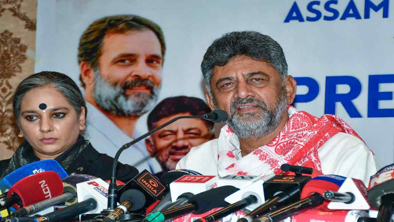 Karnataka Cabinet Expansion: डीके शिवकुमार की टीम में 12 नए चेहरों की एंट्री, गायत्री शांतेगौड़ा होंगी इकलौती महिला मंत्री