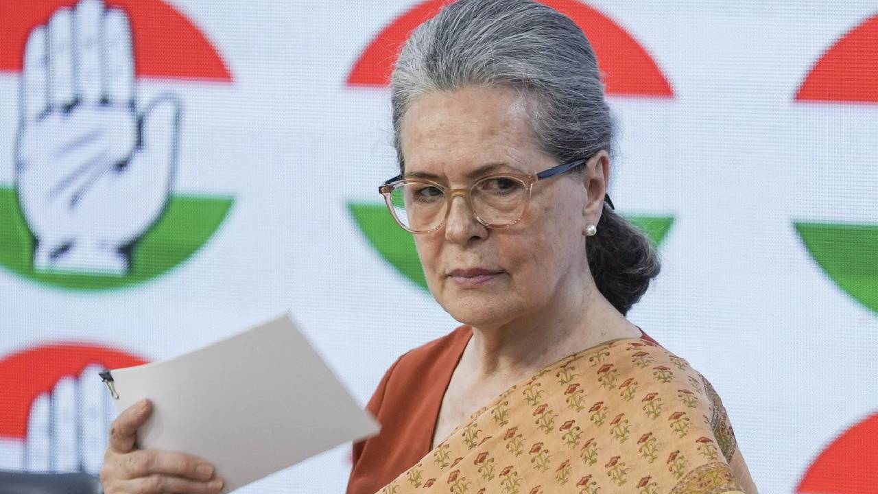 '...दर्द ने मुझे राजनीति की दुनिया में ला दिया', सोनिया गांधी ने अपनी आत्मकथा में बताए जीवन के जुड़े किस्से