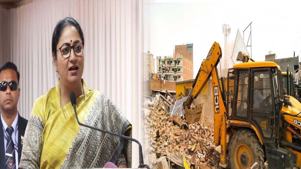 Delhi News: दिल्ली में अवैध इमारतों में चलेगा बुलडोजर, सीएम रेखा गुप्ता ने दिए निर्देश