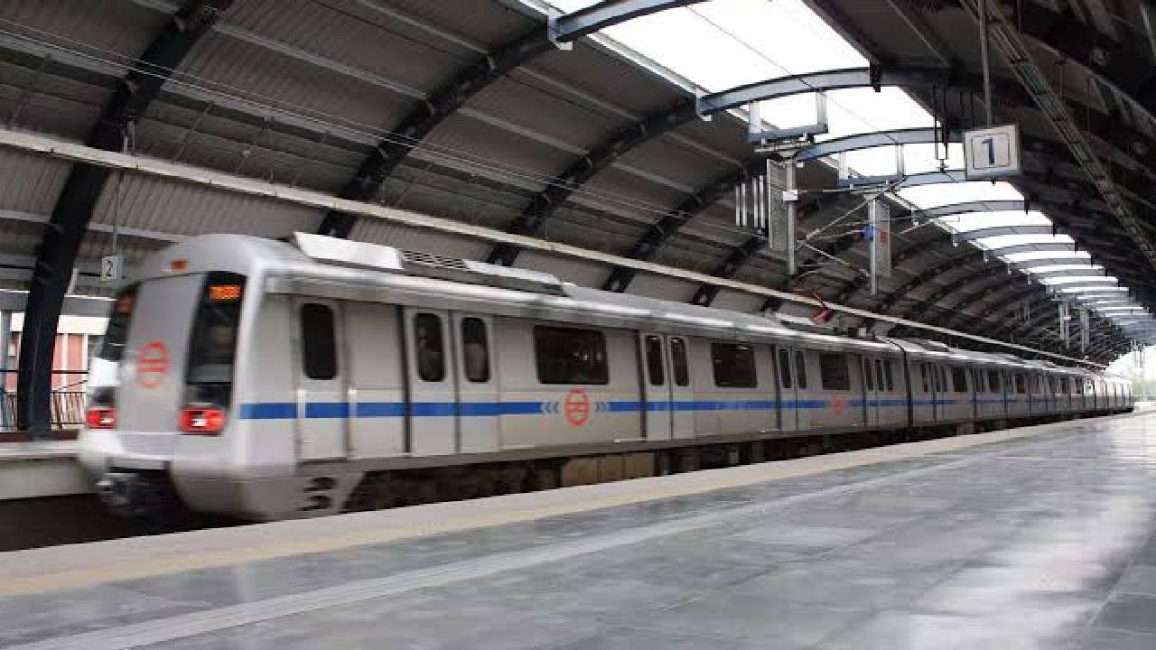 दिल्ली में मेट्रो स्टेशन बंद रखने पर सुप्रीम कोर्ट के आदेश की अवहेलना का आरोप, DMRC के खिलाफ याचिका