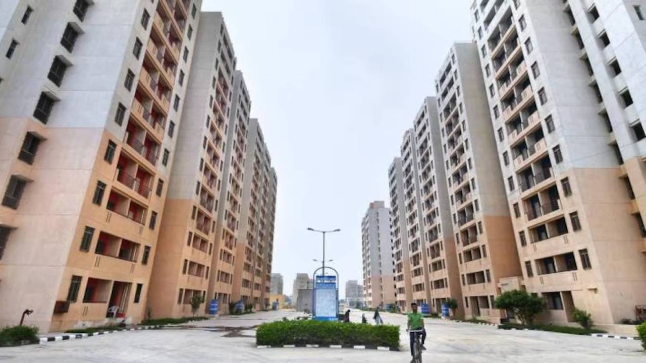 दिल्ली में सस्ते फ्लैटों की मची होड़, DDA के घरों की बुकिंग में दिखा जबरदस्त उत्साह; एक घंटे में बिक गए 1,648 फ्लैट