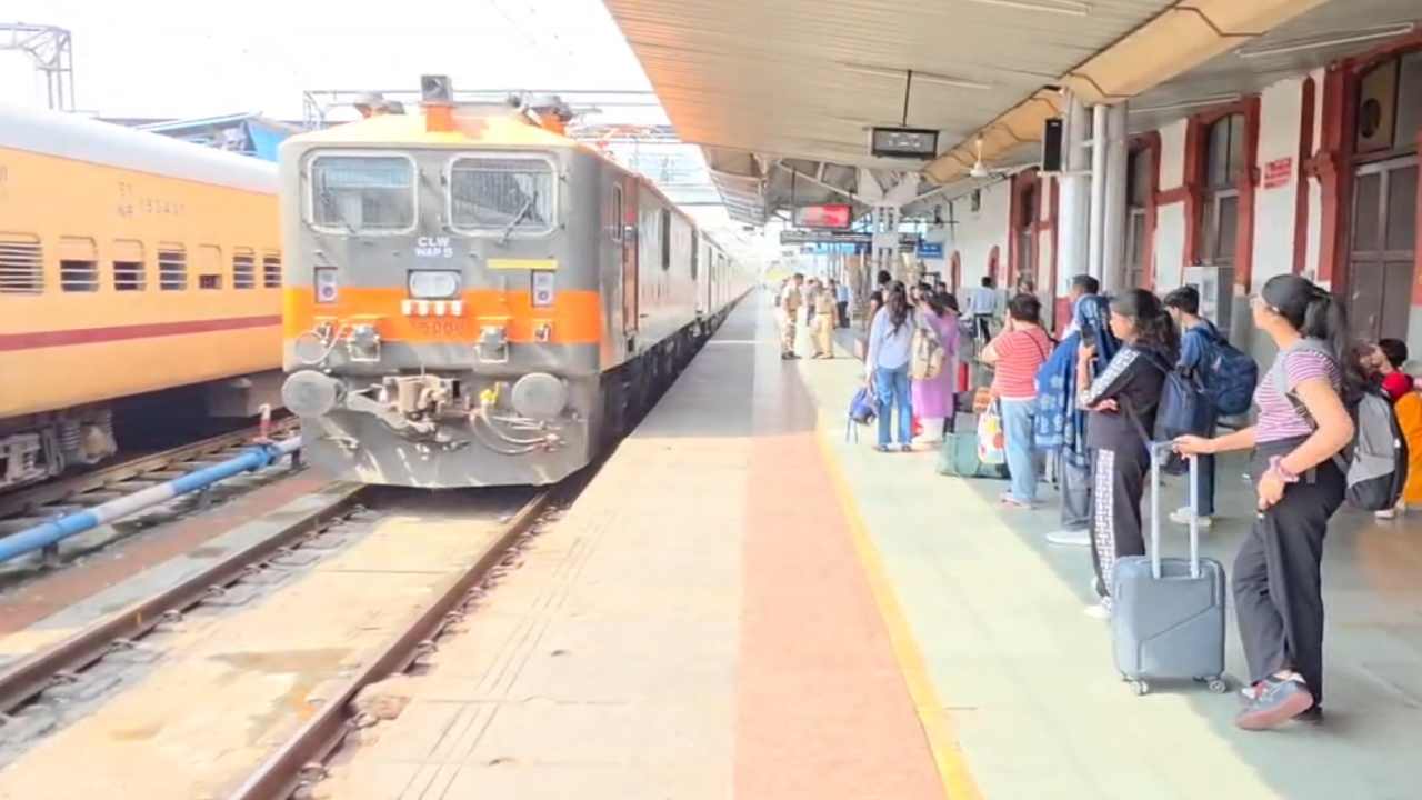 दीवाली-छठ पर घर जाने वाले लोगों को रेलवे की बड़ी सौगात, बढ़ेगी स्पेशल ट्रेनों की संख्या, 4 नोटिफाई; 5 और ट्रेनों का प्रस्ताव