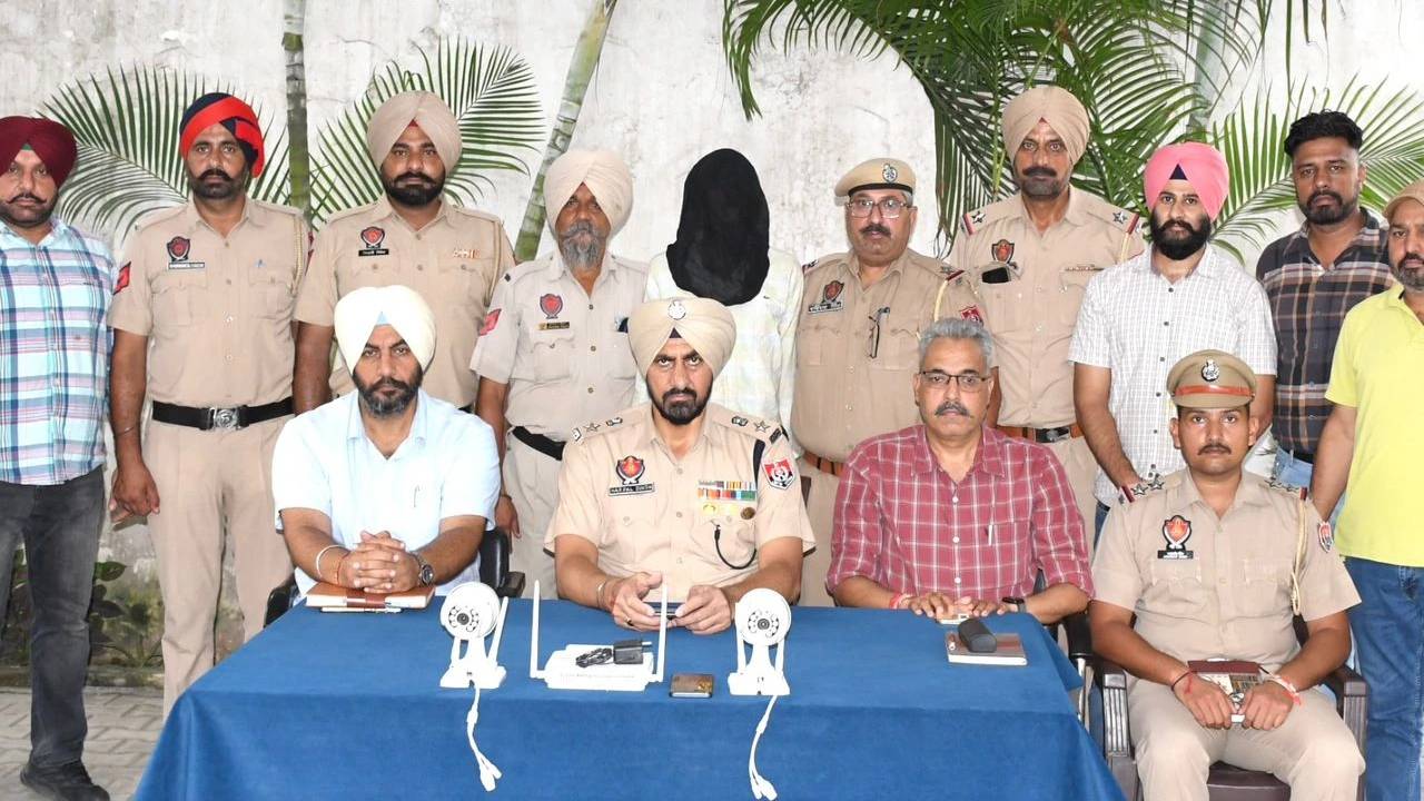 देश की सुरक्षा से खिलवाड़, सीसीटीवी से पाक भेजा लाइव फीड, ISI के बड़े मॉड्यूल का खुलासा