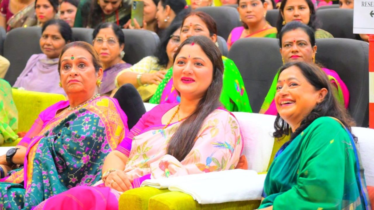 Uttarakhand News: देहरादून पुलिस लाइन में हरियाली तीज की धूम, सुनीता जैन बनीं तीज क्वीन