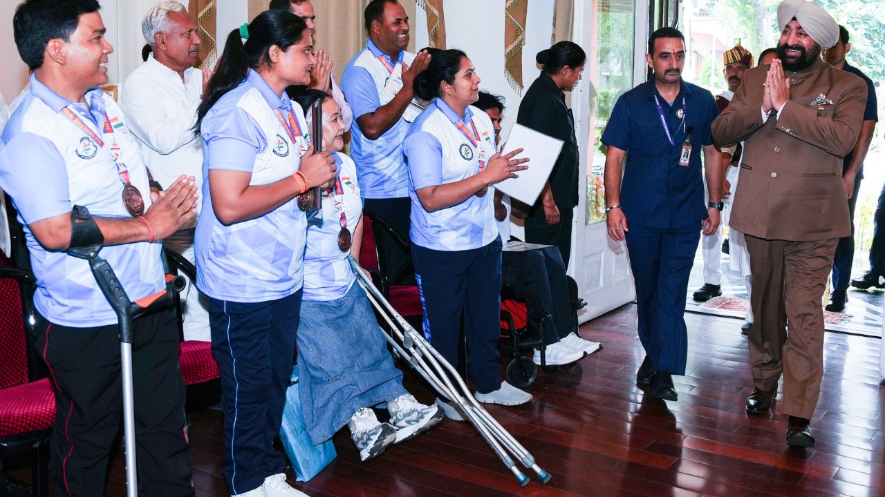 देहरादून में राज्यपाल ने सुनीं लोगों की समस्याएं, अधिकारियों को जल्द समाधान के निर्देश