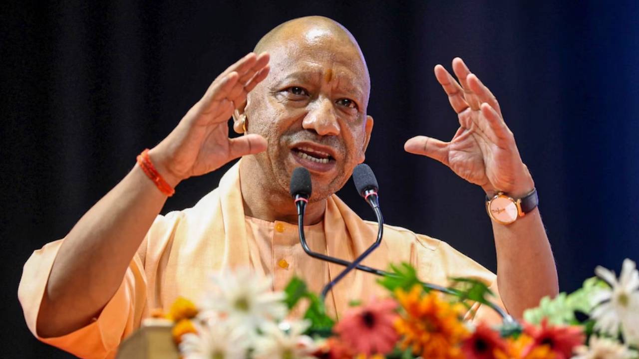'धर्म केवल पूजा नहीं, समाज की जीवन शक्ति...', CM योगी ने सनातन धर्म पर दिया बड़ा संदेश