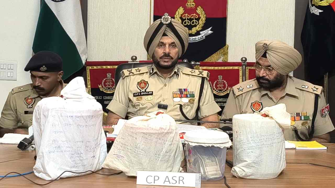 पंजाब के अमृतसर में पाकिस्तान से जुड़े अंतरराष्ट्रीय ड्रग नेटवर्क का भंडाफोड़, 8.378 किलो हेरोइन के साथ 2 गिरफ्तार