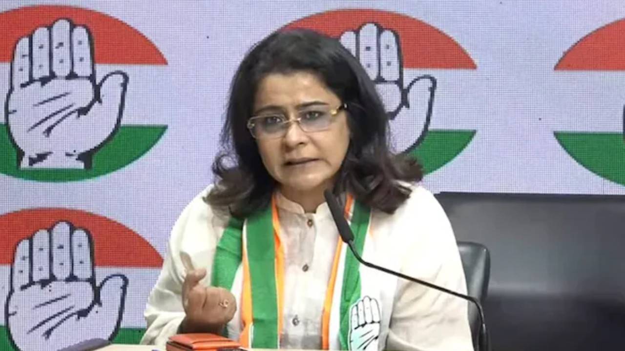 पंजाब चुनाव से पहले अरविंद केजरीवाल को बड़ा झटका, AAP प्रवक्ता प्रियंका कक्कड़ समेत 2 नेताओं ने थामा कांग्रेस का दामन