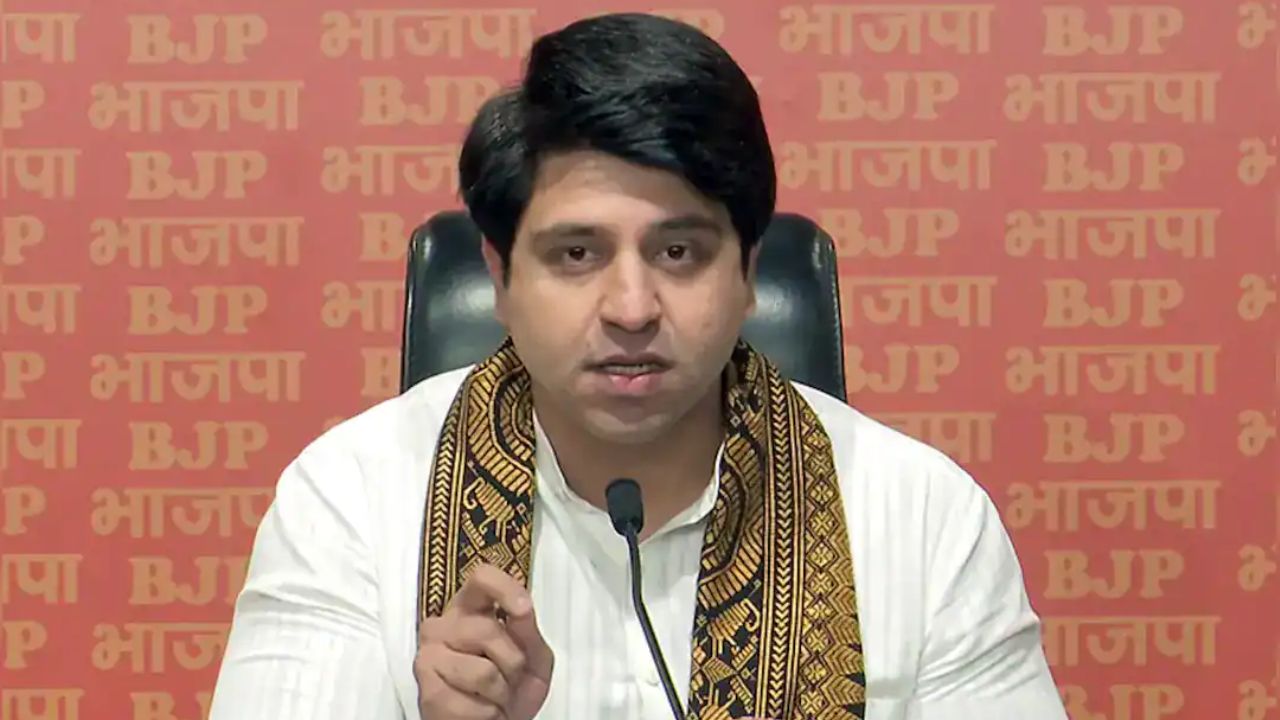 शहजाद पूनावाला ने BJP के राष्ट्रीय प्रवक्ता पद से दिया इस्तीफा, X बायो से हटाया पार्टी का नाम