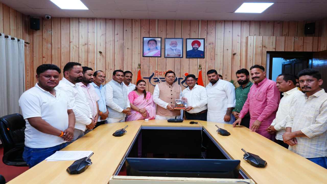 Uttarakhand News: प्रदेश प्रधान संगठन के प्रतिनिधिमंडल ने की मुलाकात, पंचायतों को लेकर CM धामी ने कही बड़ी बात