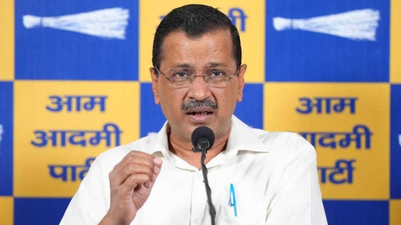 प्रवेश वर्मा के थप्पड़ कांड पर सियायत गरमाई, केजरीवाल ने की गिरफ्तारी की मांग; PM मोदी के 'भजन क्लबिंग' पर भी बरसे