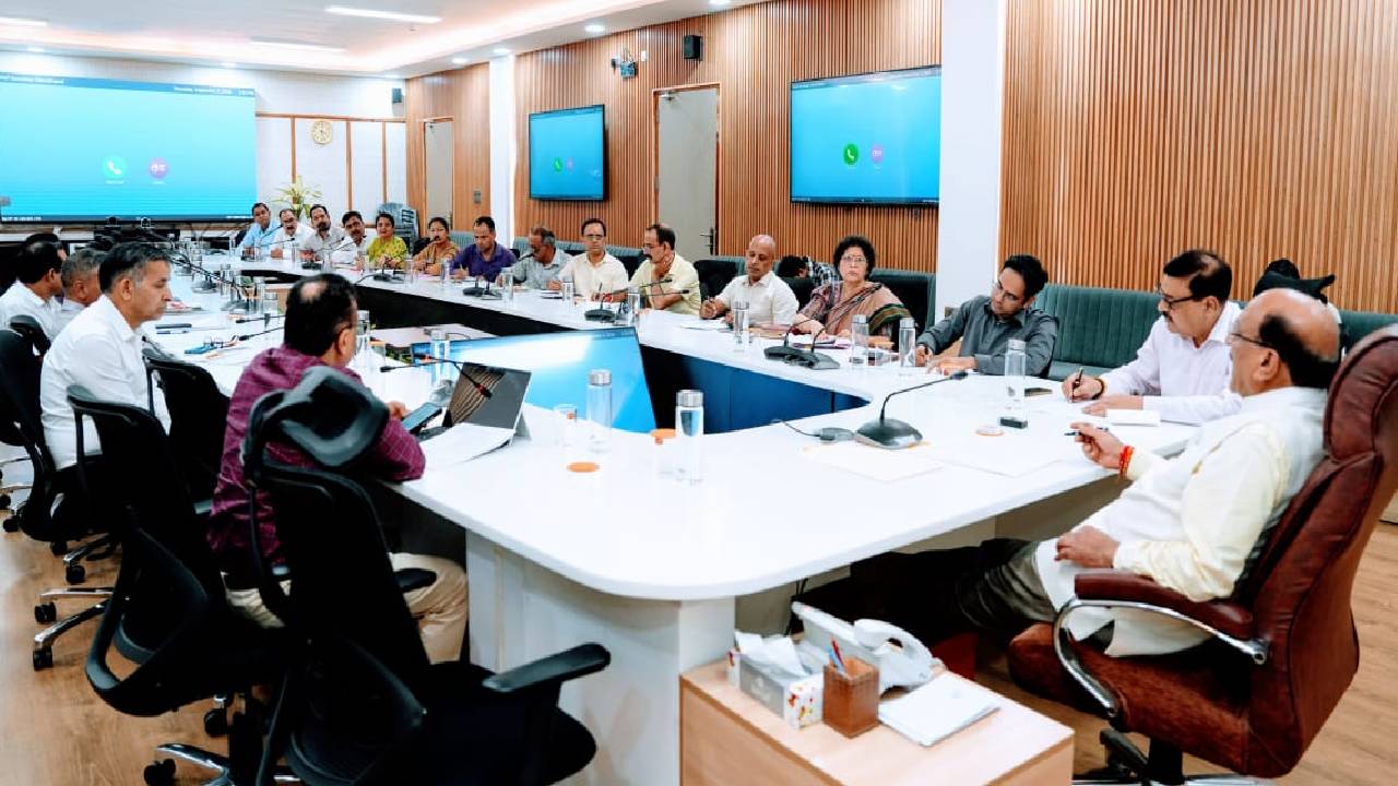 फार्मासिस्टों की मांगों पर स्वास्थ्य मंत्री सुबोध उनियाल ने दिए समाधान के निर्देश, 391 पदों पर भी होगी कार्रवाई