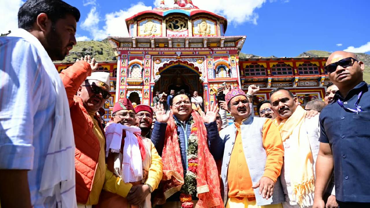 Uttarakhand News: बद्रीनाथ धाम में मुख्यमंत्री धामी ने की पूजा-अर्चना, मास्टर प्लान के कार्यों का लिया जायजा