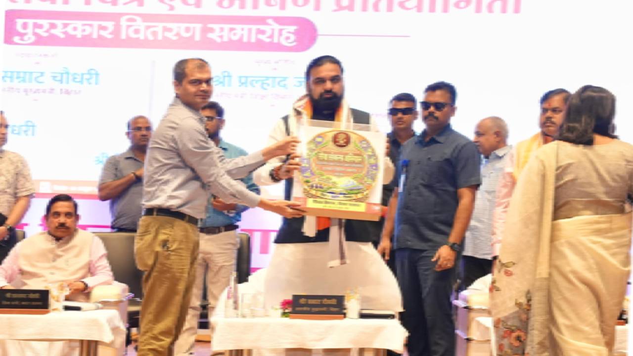 Bihar News: बिहार के मेधावी छात्रों को CM सम्राट चौधरी ने किया सम्मानित, बोले- आज के विद्यार्थी ही कल के नायक