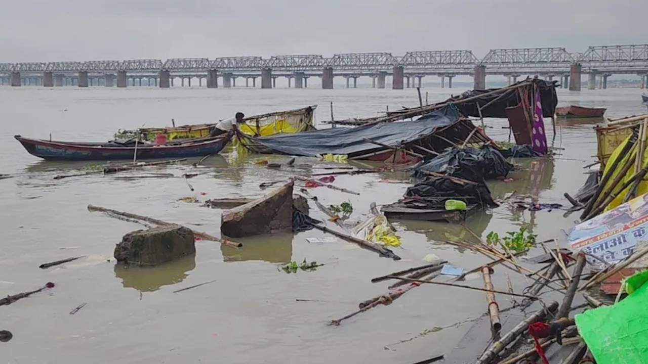 भारी बारिश के बाद उत्तर प्रदेश और उत्तराखंड में बाढ़ जैसे हालात, उफान पर गंगा-यमुना नदी; कई जिले प्रभावित
