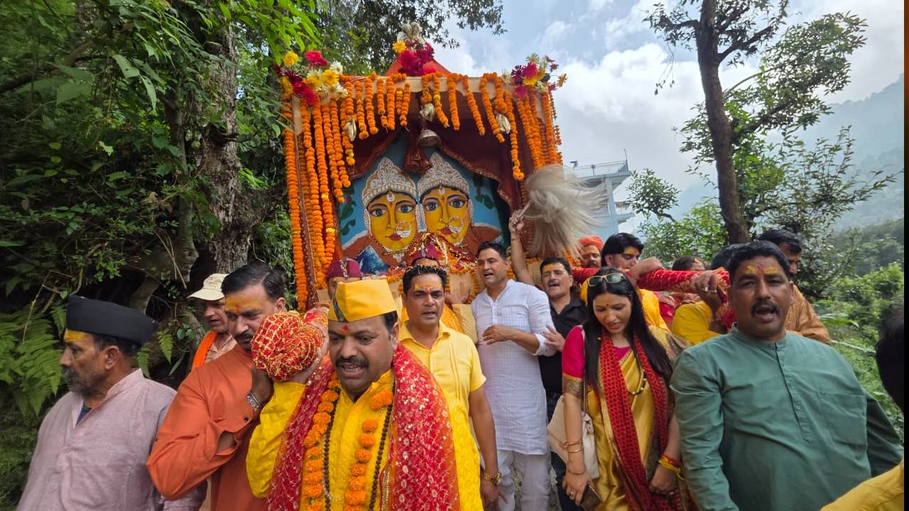 Uttrakhand News:भीमताल में धूमधाम से मनाई गई नंदाष्टमी, मां नंदा-सुनंदा की निकली भव्य डोला यात्रा; राम सिंह कैड़ा हुए शामिल