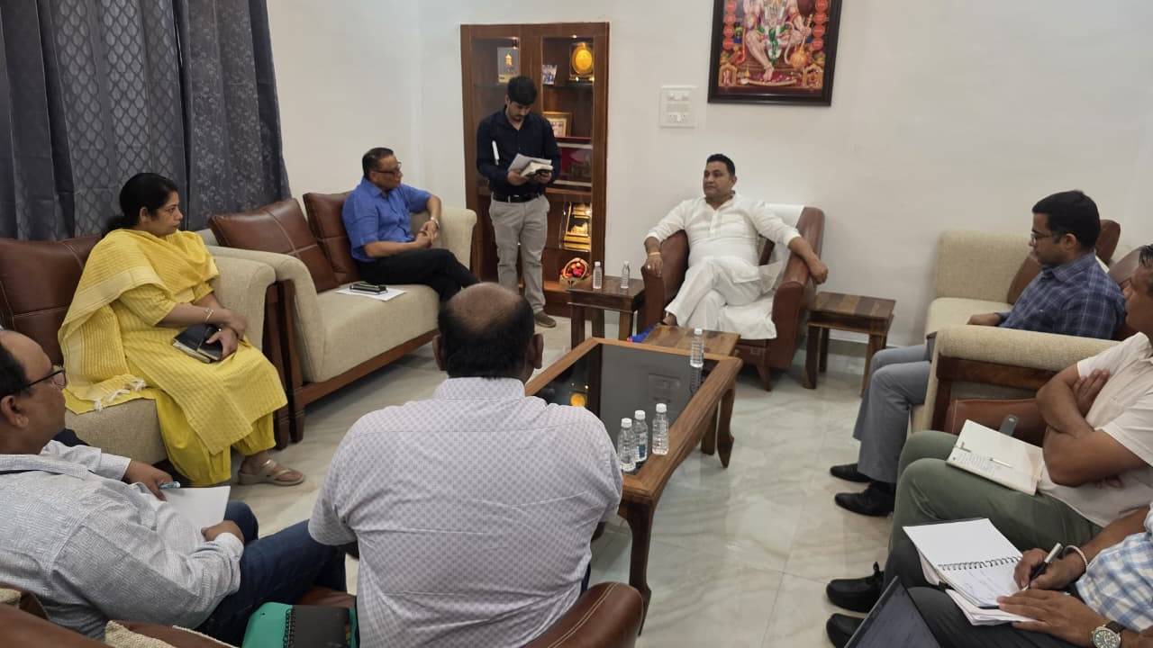 Uttrakhand News: मंत्री राम सिंह कैड़ा ने जलागम विभाग में चल रहे विकाश कार्यों की समीक्षा की, अधिकारियों को दिए कई निर्देश