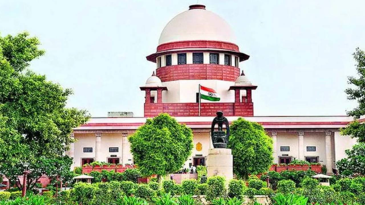 महाराष्ट्र SIR पर सुप्रीम कोर्ट सख्त, 33% वोटरों के नाम हटाने के आरोप पर ECI-केंद्र और राज्य सरकार से मांगा जवाब