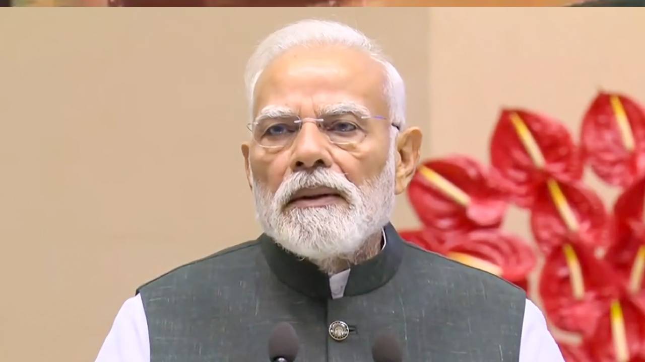 मुंबई में पीएम मोदी के कार्यक्रम से पहले हिरासत में दो संदिग्ध, PMO की फर्जी आईडी और बंदूक बरामद