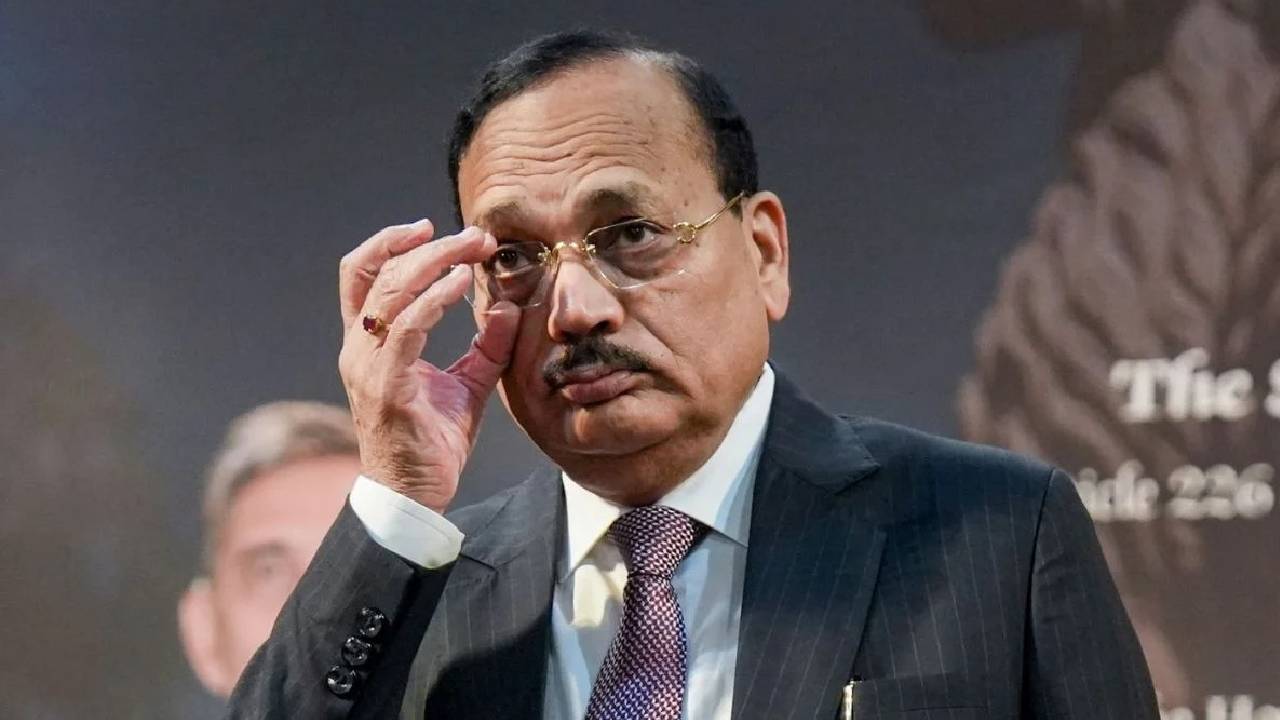 CJI Suryakant:'युवाओं को गुमराह करने के लिए उनका...',कॉकरोच वाली टिप्पणी पर चीफ जस्टिस सूर्यकांत ने दी सफाई
