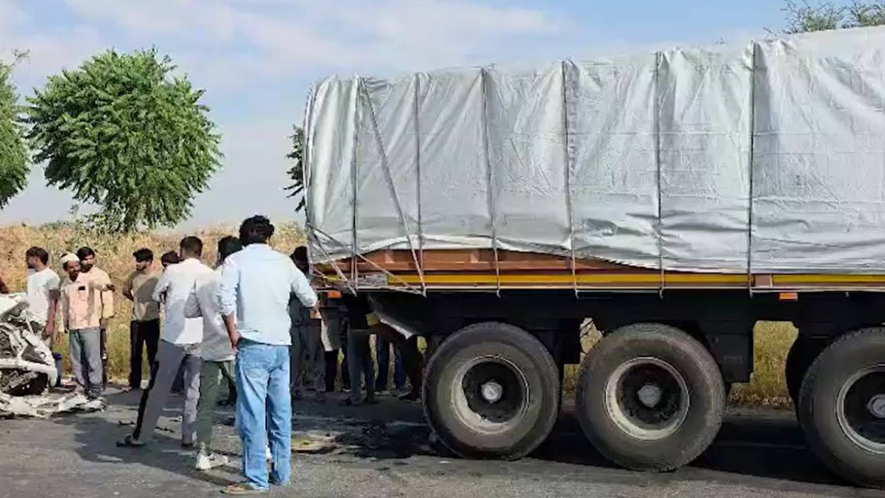 राजस्थान के चूरू में बड़ा सड़क हादसा, एक ही परिवार के 5 सहित 6 लोगों ने गवाई जान
