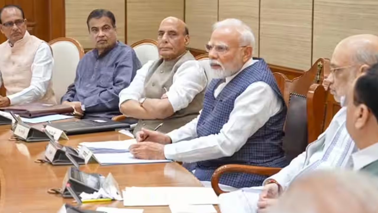 रेलवे से लेकर हाईवे तक...मोदी कैबिनेट ने 5 इंफ्रा प्रोजेक्ट्स पर लगाई मुहर, इन राज्यों की बदलेगी तस्वीर
