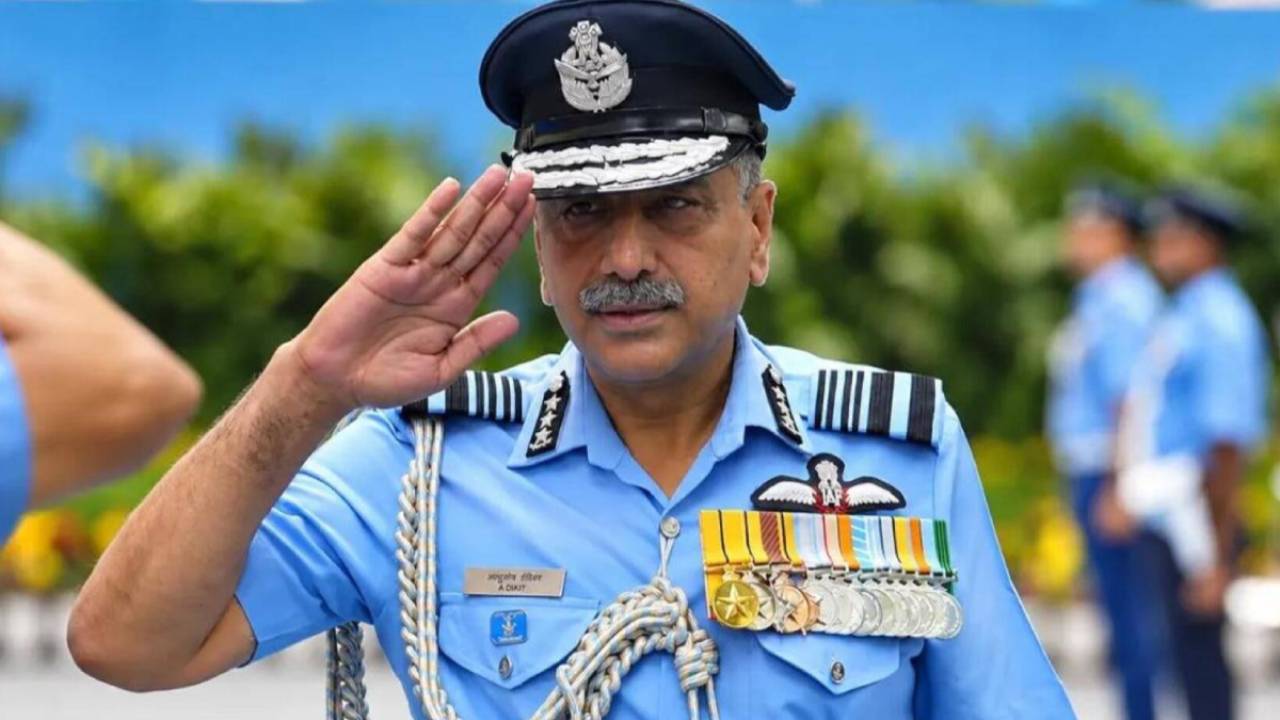वायुसेना को मिला नया चीफ...जानें कौन हैं एयर मार्शल आशुतोष दीक्षित? सफेद सागर से ऑपरेशन सिंदूर को किया लीड