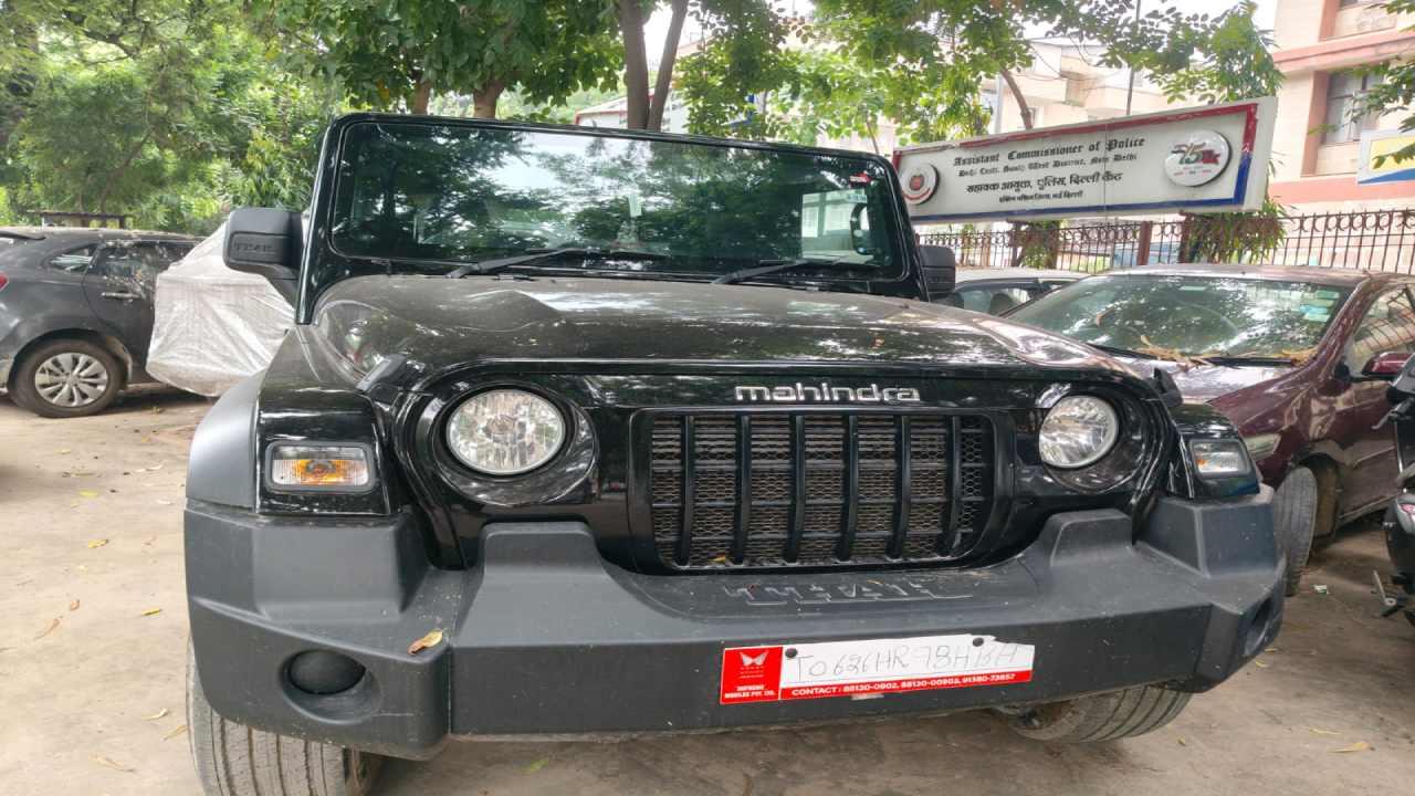 Delhi News: सड़क पर फिसली बाइक, पीछे से आ रही Thar से टक्कर; दो की मौत