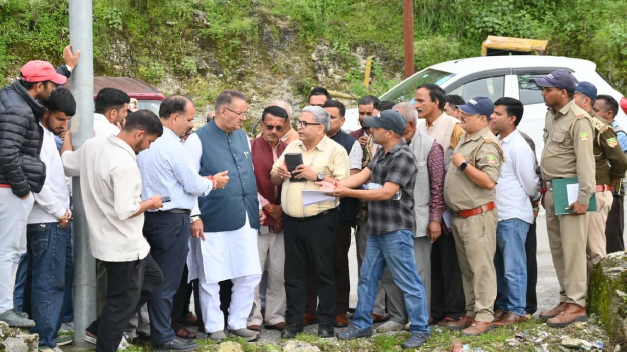 सुवाखोली में बिजली घर की जमीन का निरीक्षण, मंत्री गणेश जोशी ने अधिकारियों को दिए जल्द काम शुरू करने के निर्देश
