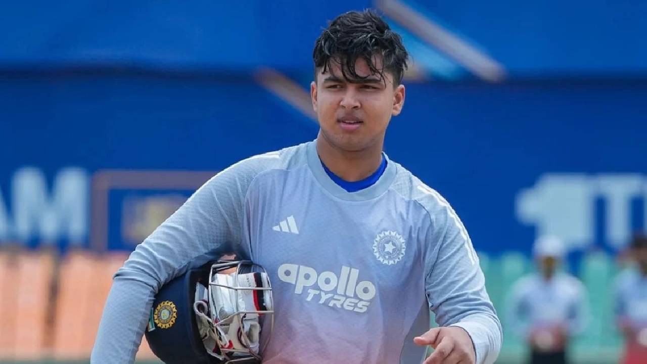 सूर्यवशी ने बल्ले नहीं गेंद से मैदान पर बरपाया कहर, एक ही ओवर में लगा दी विकेटों की झड़ी