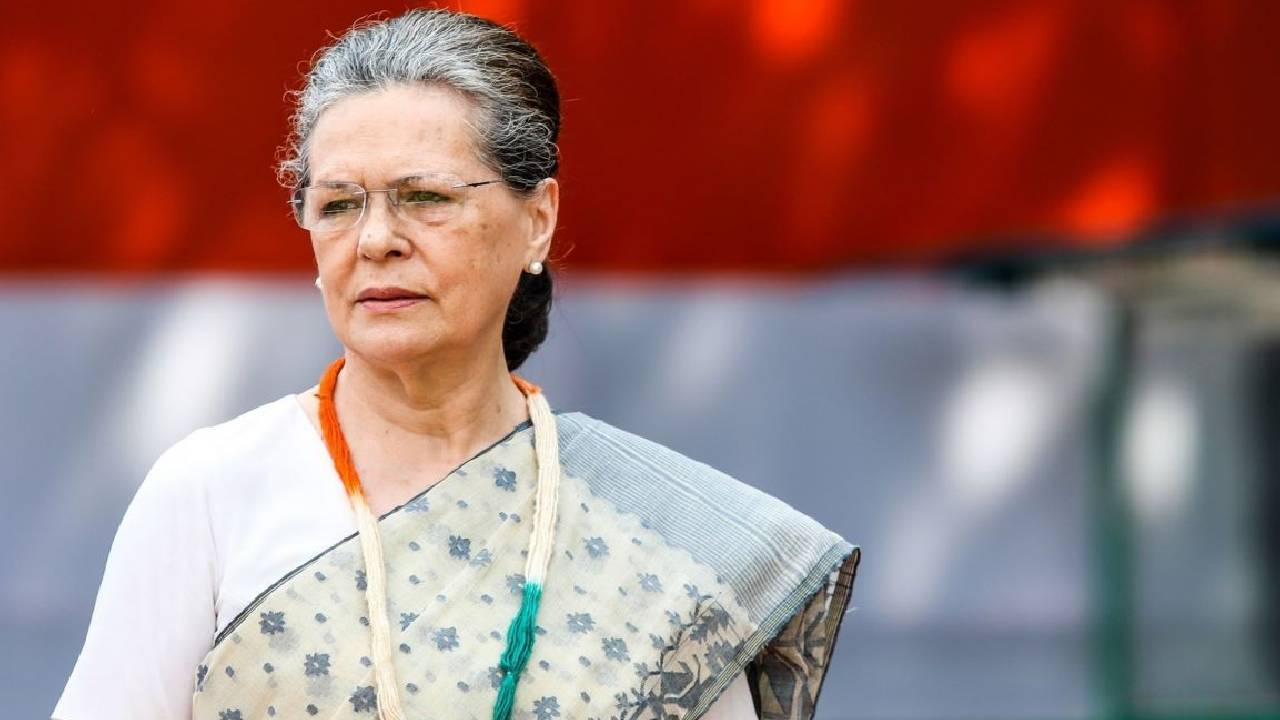 वंदे मातरम् विवाद... सोनिया गांधी के खिलाफ BJP नेताओं ने दर्ज कराई शिकायत, कांग्रेस ने दी सफाई