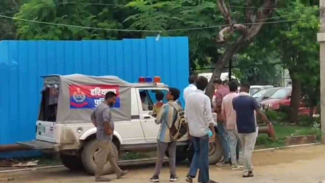 Haryana News: हरियाणा के फरीदाबाद में मां पर ढाई साल के बच्चे की गर्दन पर ब्लेड से हमला करने का आरोप, मासूम गंभीर घायल