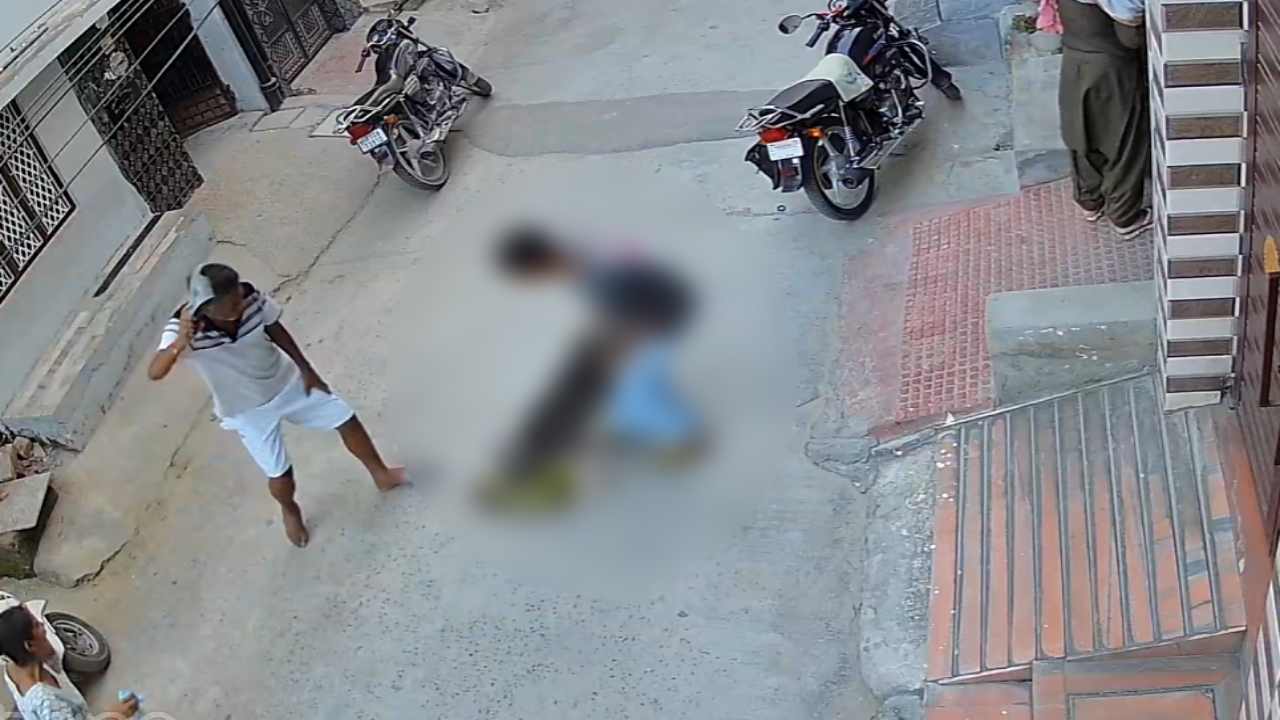 Haryana News: हरियाणा के सोनीपत में पालतू कुत्ते का हमला, गोद में मौजूद छह महीने का मासूम गंभीर घायल