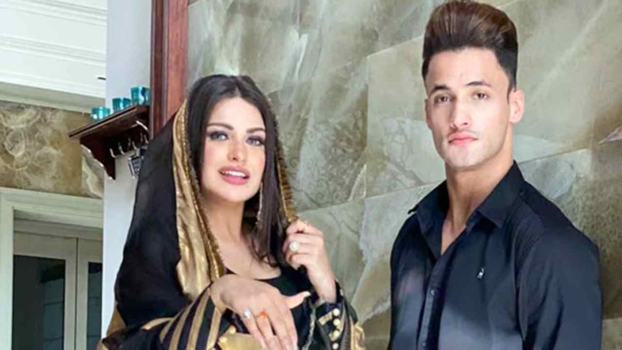 हिमांशी खुराना के बयान पर असीम रियाज का पलटवार, बोले- धर्म बदलने के लिए कभी नहीं कहा