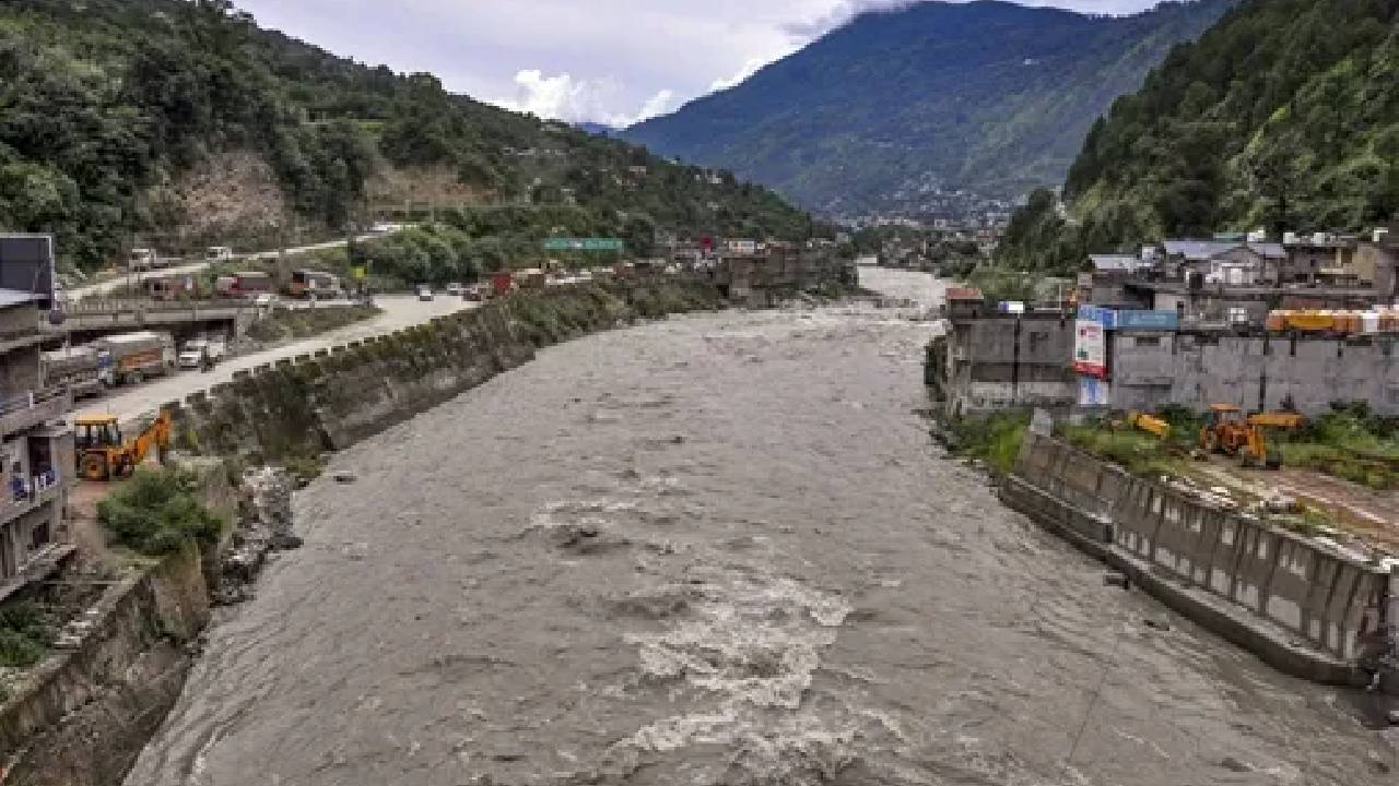 Himachal News: हिमाचल में मौत बनकर आई बारिश!, अब तक 155 लोगों की जीवन लीला हुई समाप्त