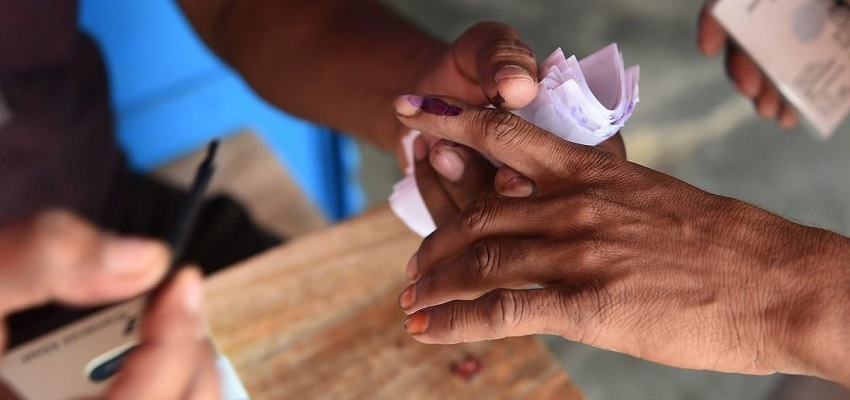 यूपी चुनाव के बाद सीएम योगी की आज पहली परीक्षा, निकाय चुनाव के लिए 24 जिलों में जारी है वोटिंग।