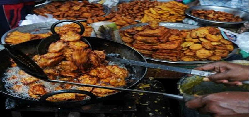 पकौड़े पर शुरू राजनीति तलने का काम,इनसो कार्यकर्ताओं ने बेचे पकोड़े ।