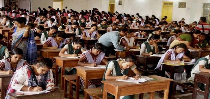 CBSE पेपर लीक मामला विरोध में छात्र दिल्ली के जंतर पर प्रदर्शऩ।
