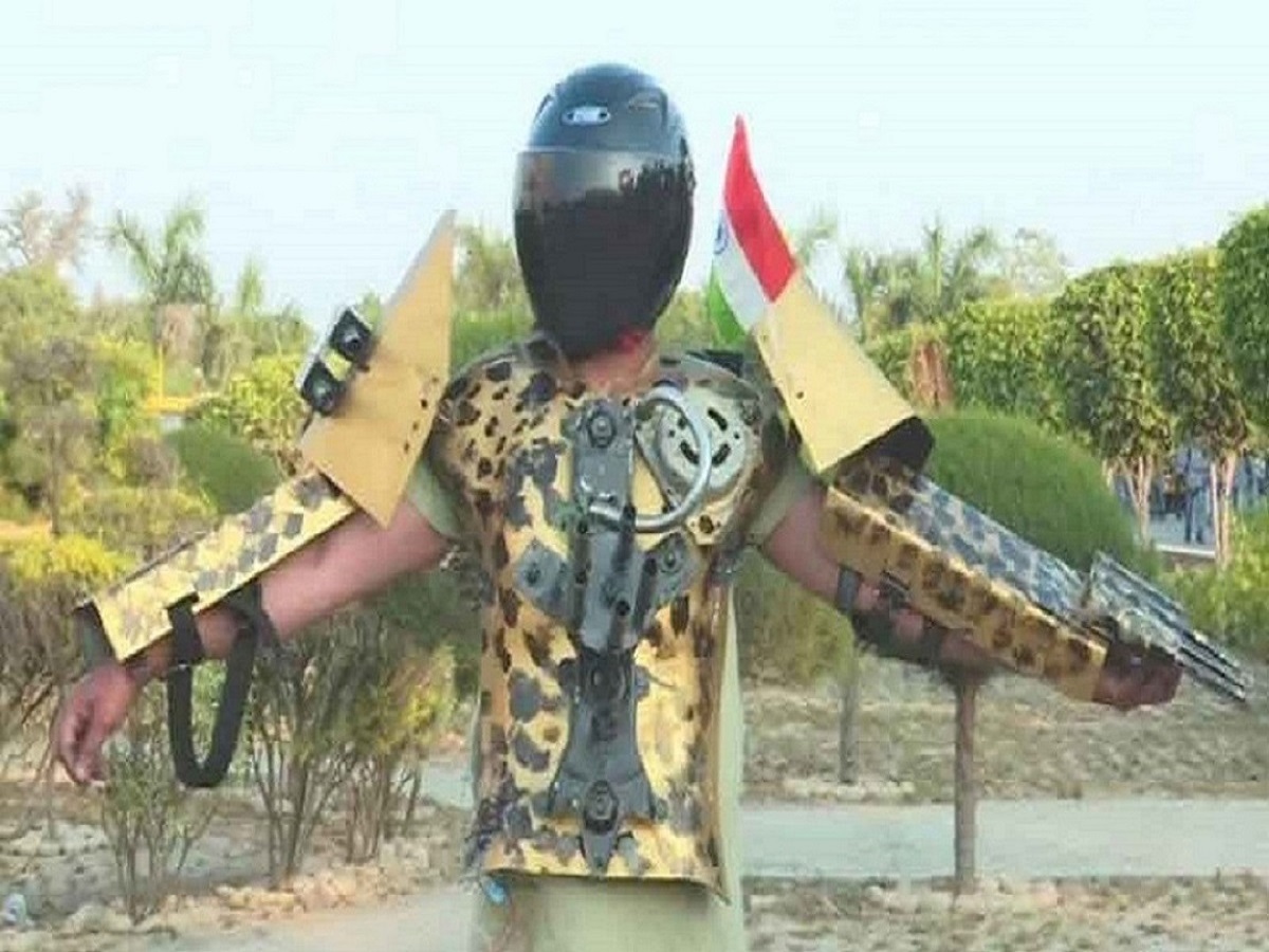 Video- देसी 'आयरन मैन\