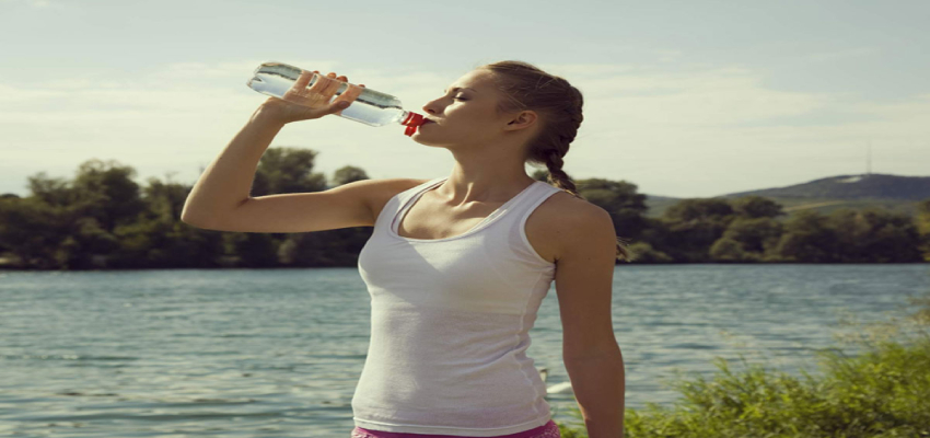 Health Tips: सर्दियों में टहलने के बाद कौन सा पानी पीना चाहिए ठंडा या गर्म? जानें फायदे