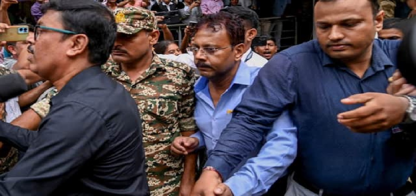 Kolkata Rape Case: कोलकाता रेप केस में सीबीआई के बाद ईडी की एंट्री , पूर्व प्रिंसिपल संदीप घोष के घर पर छापा