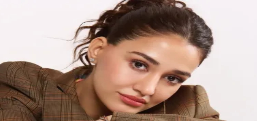 दिशा पाटनी के घर पर चली ताबड़तोड़ गोलियां, गैंगस्टर के हमले के बाद आया पिता का बयान