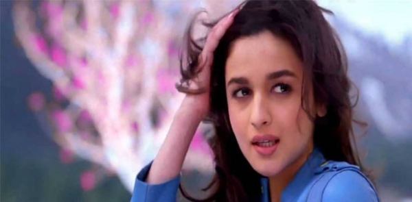 एक्टर से सिंगर बनी हॉट एंड सेक्सी आलिया