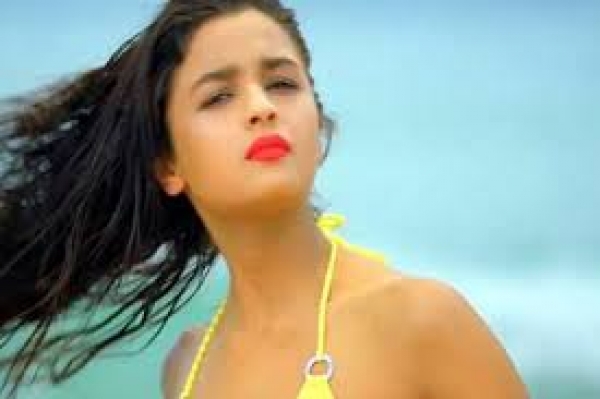 आलिया के अभिनय को बॉलीवुड ने सराहा