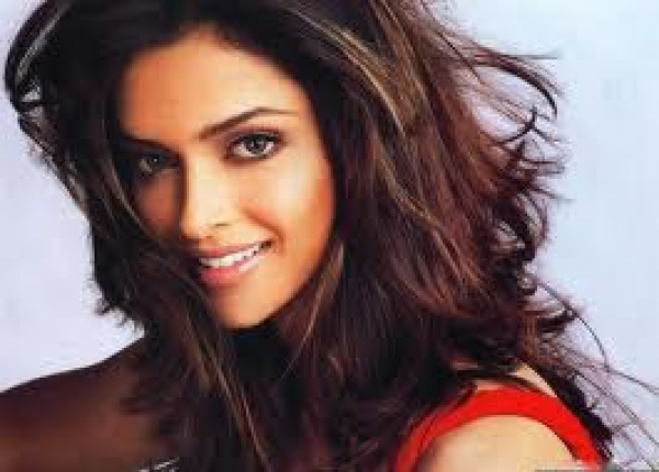 दीपिका पादुकोण के साथ जीशू करेगा रोमांस 