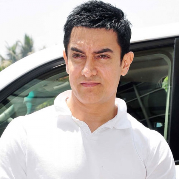 आमिर ने दान किए 11 लाख रूपये