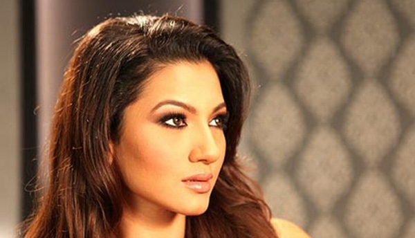 अभिनेत्री गौहर खान को युवक ने मारा थप्पड़, कम कपड़े न पहनने की दी चेतावनी