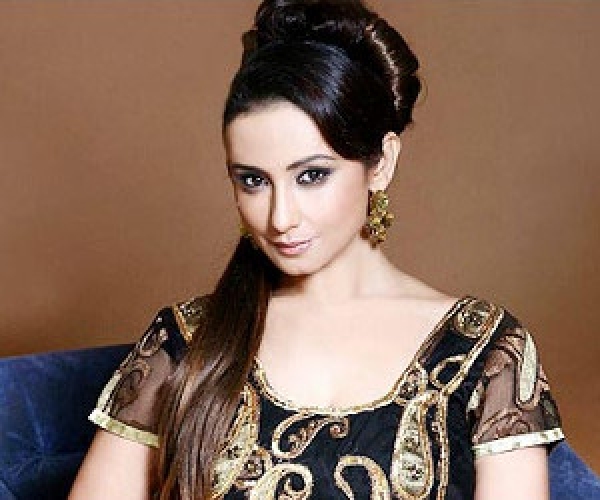 दिव्या को किस करने में नहीं हुई दिक्कत